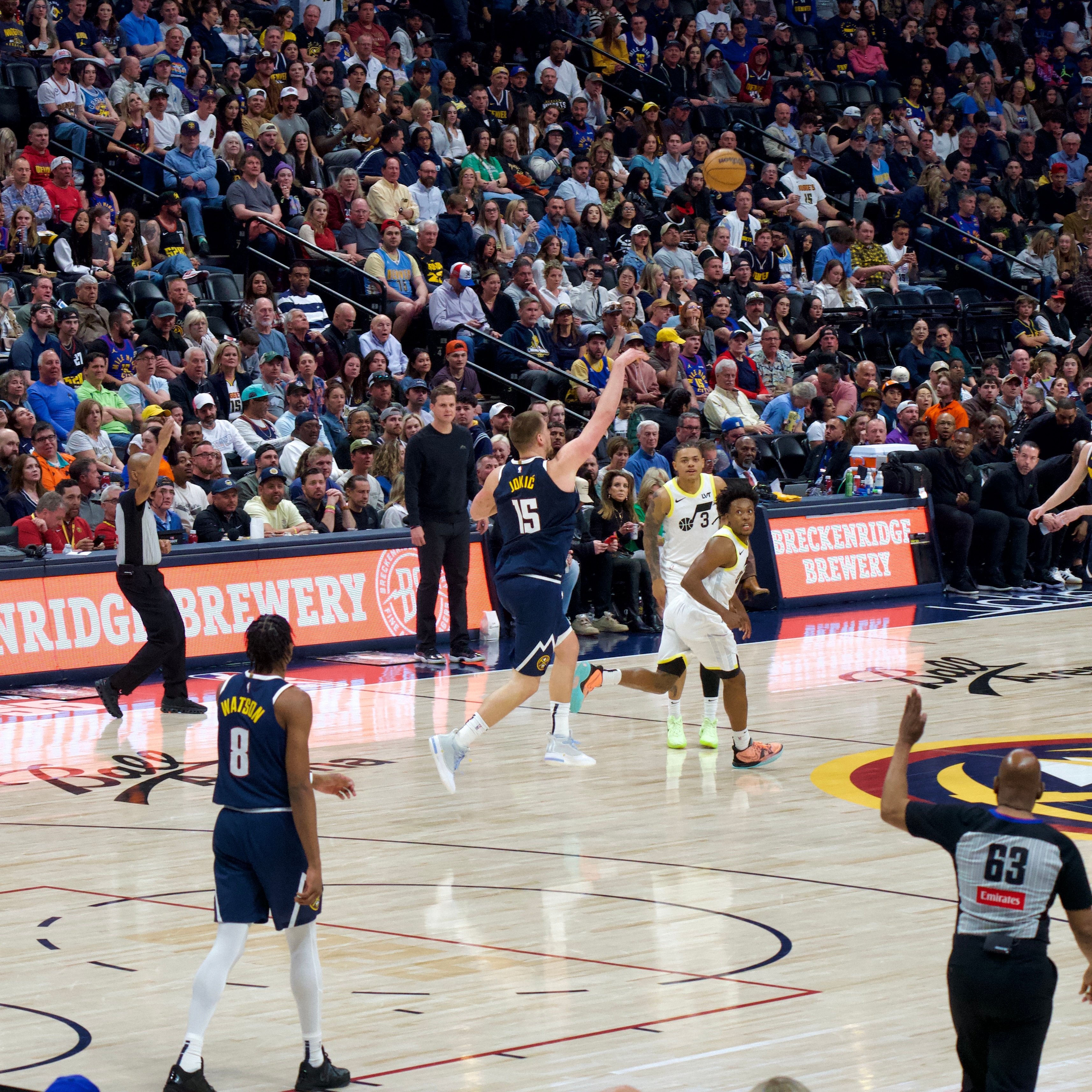 快船完胜公牛，米切尔点燃赛场