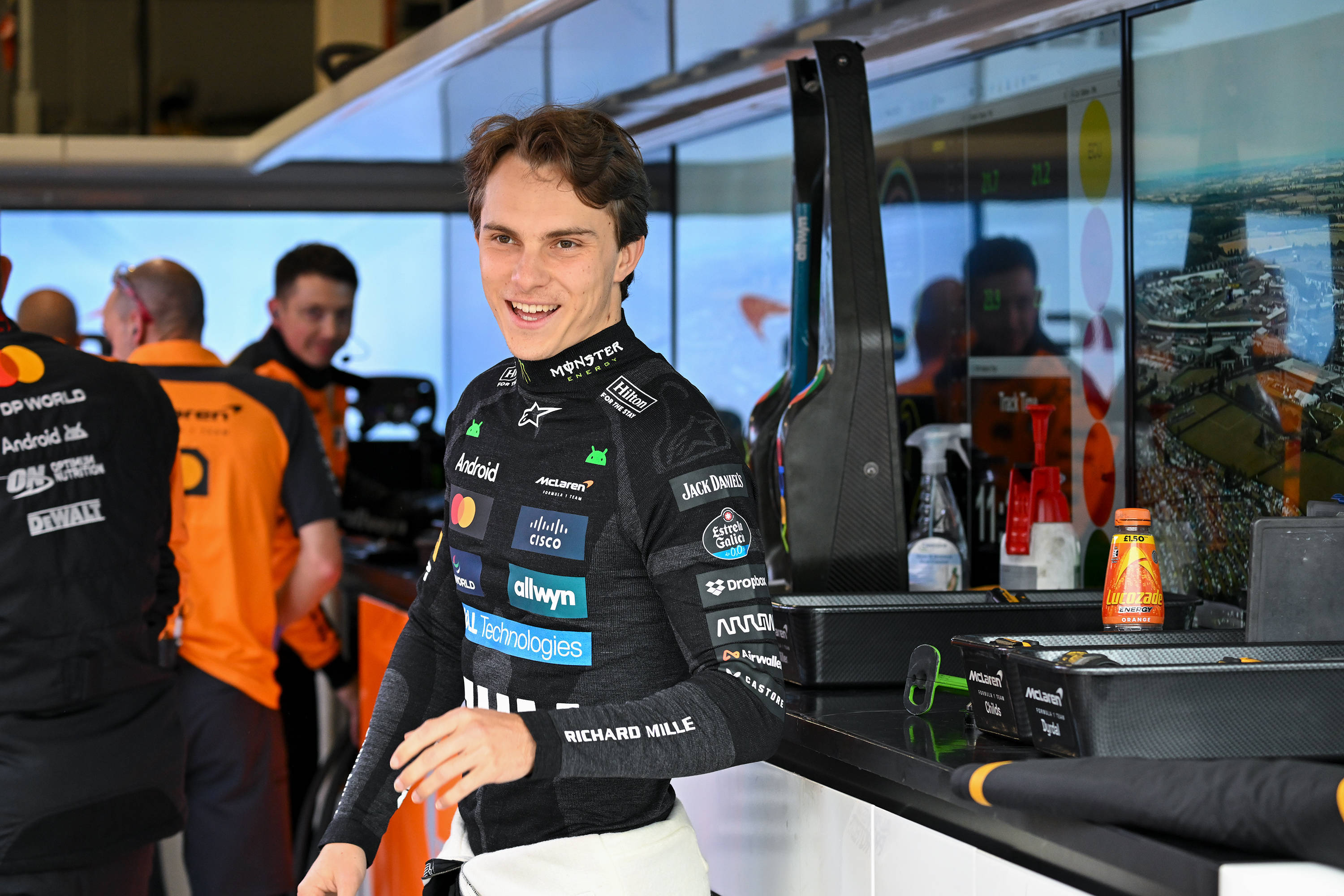 索伯车队鏖战迈凯伦，汉密尔顿统治全场