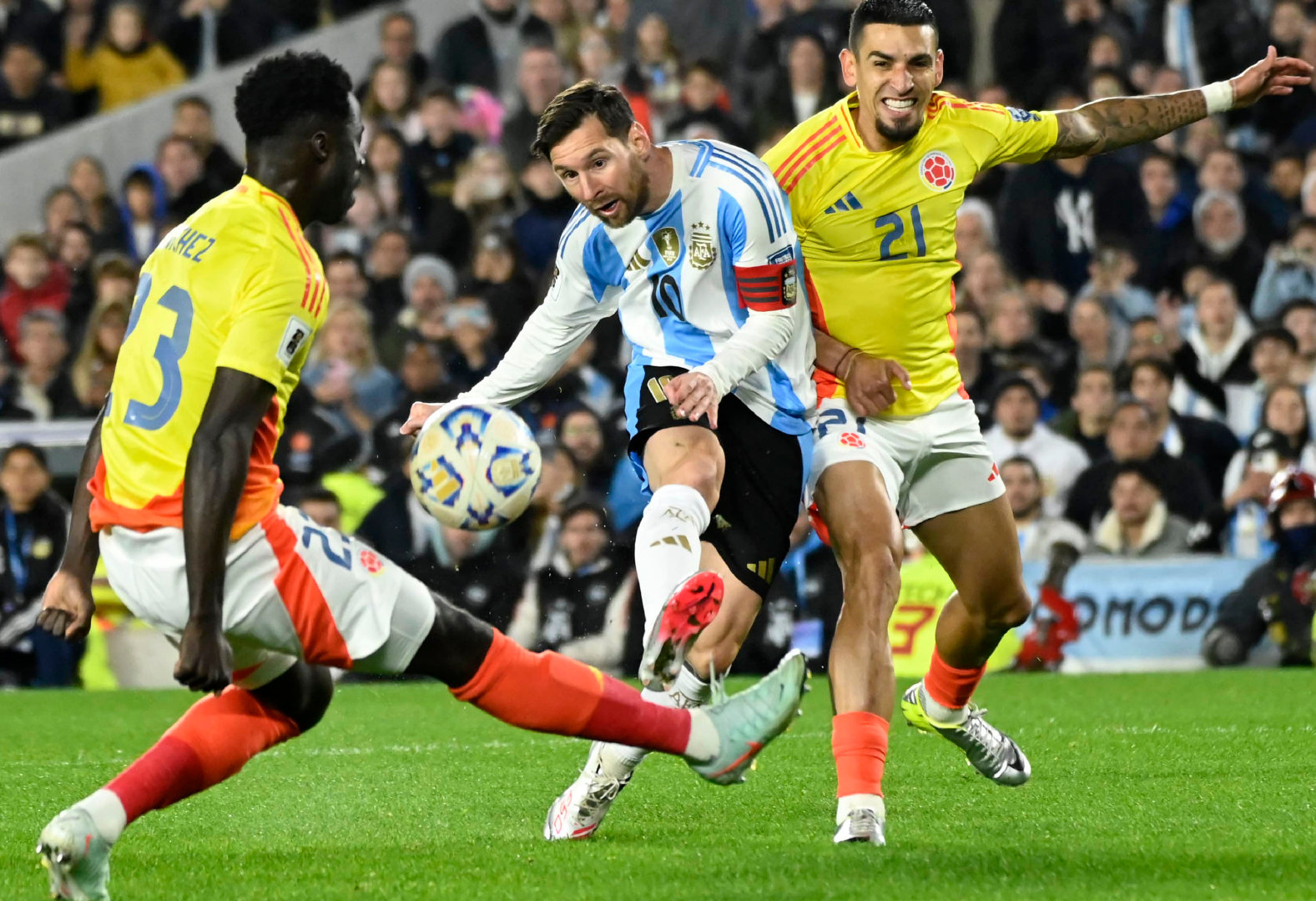 阿根廷绝杀波兰，范戴克刷新纪录