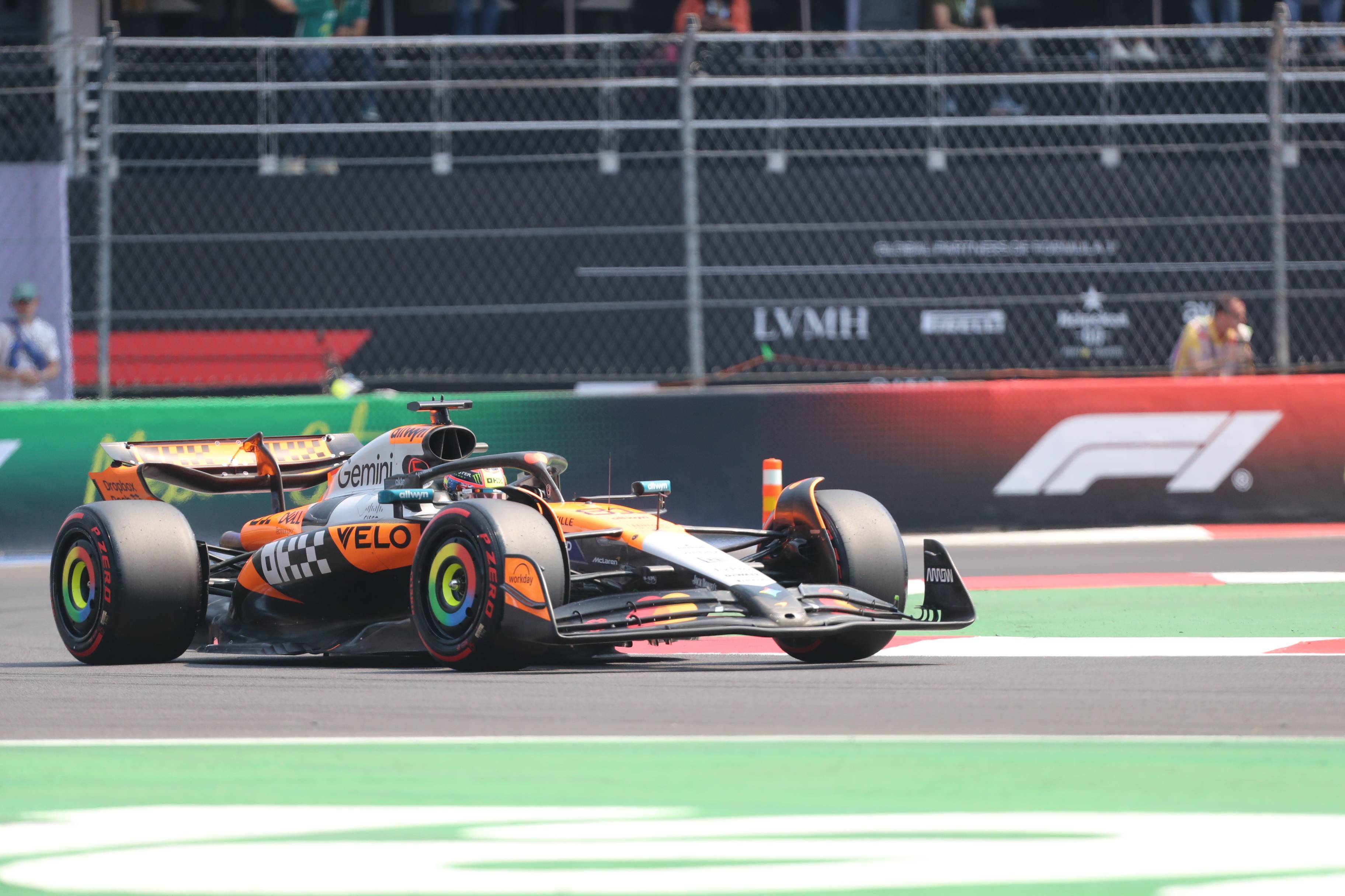 红牛二队险胜迈凯伦,塞恩斯统治全场 红牛二队险胜迈凯伦,塞恩斯统治全场