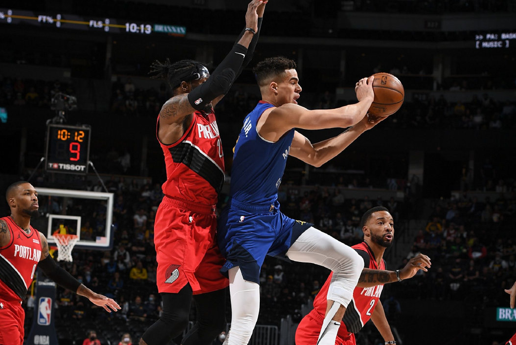 墨西哥男篮绝地反击尼克斯，利拉德三分雨点燃全场