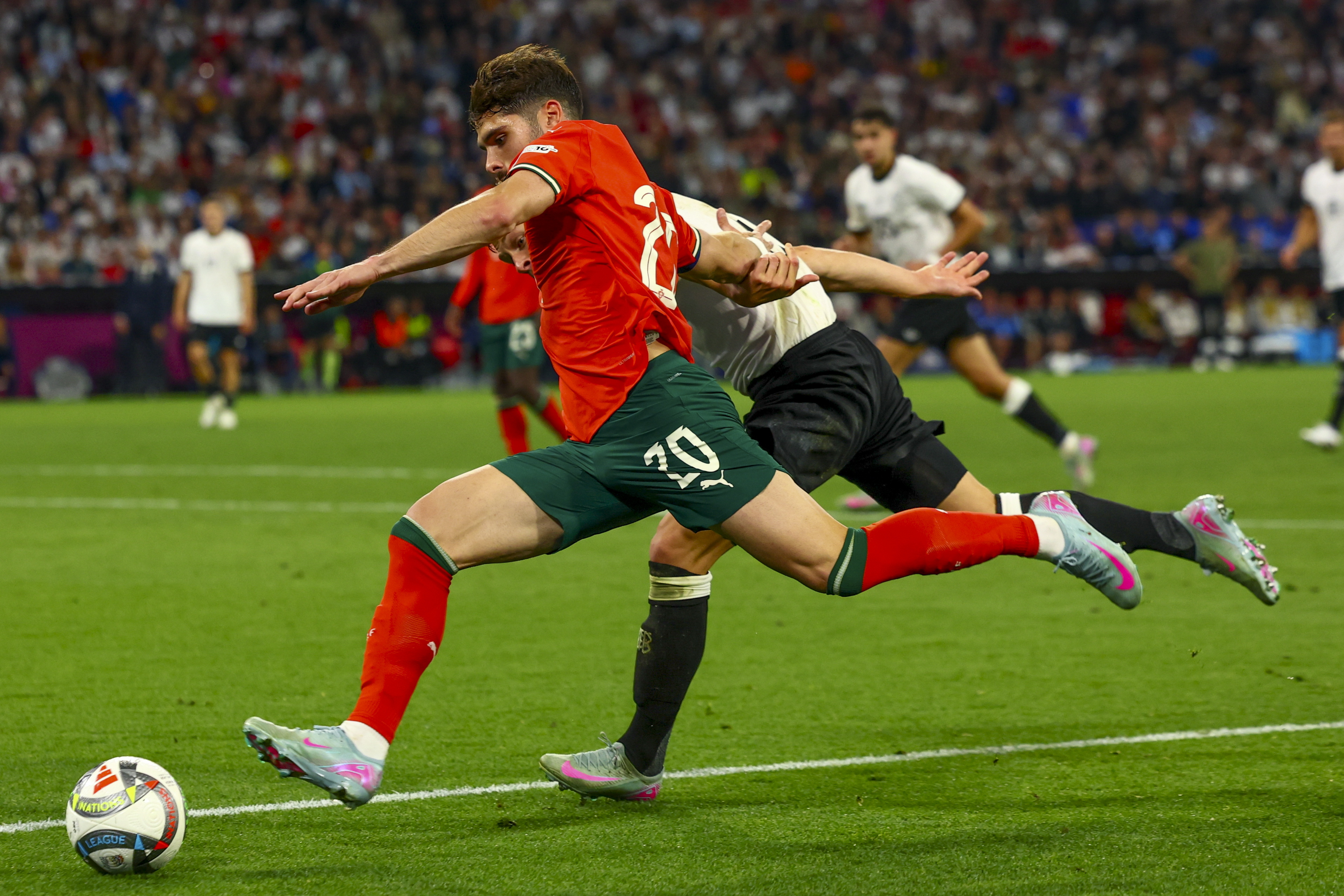 葡萄牙队逆转瑞典队，梁靖崑关键制胜