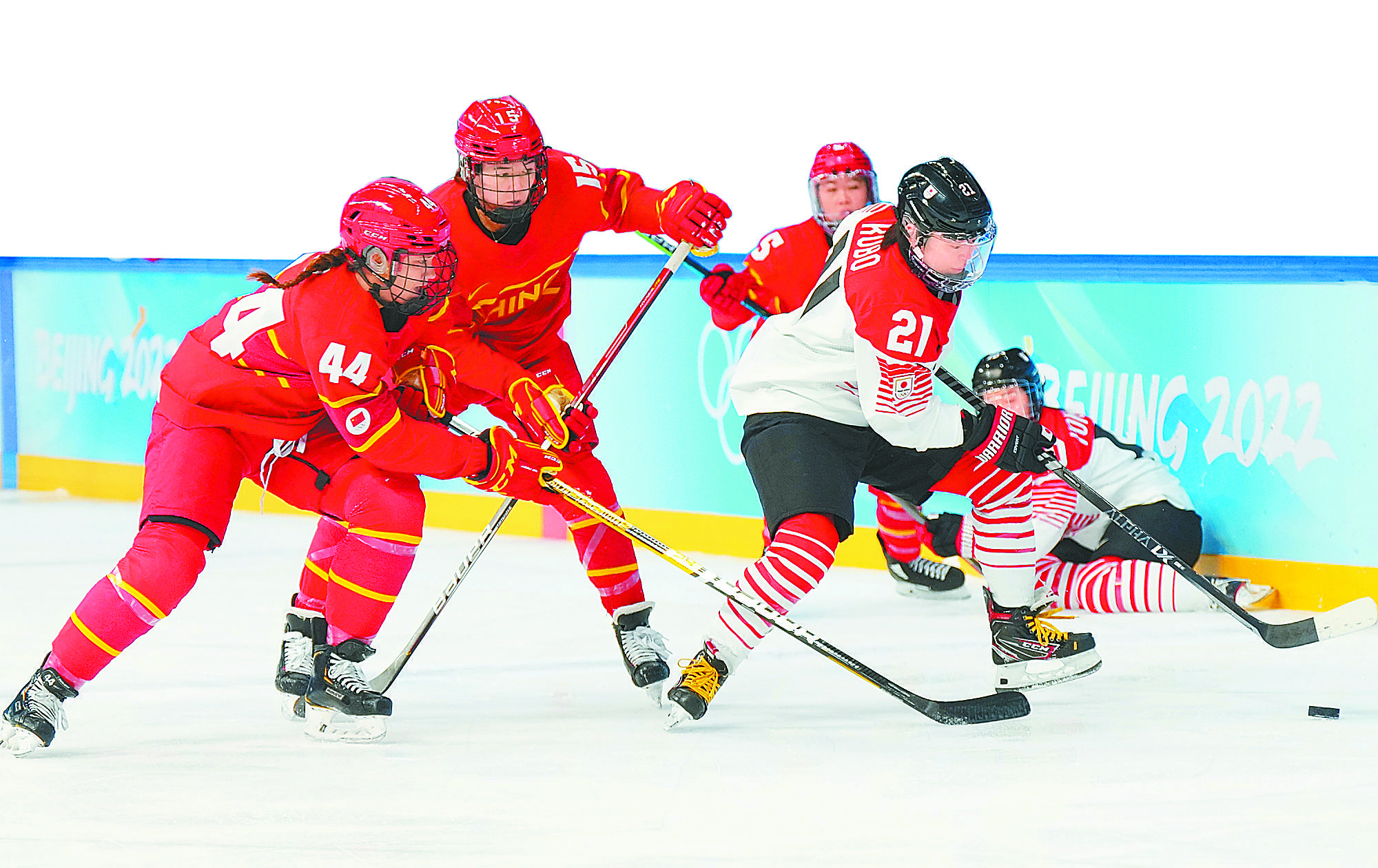 热那亚赢球喜悦，全队士气大振