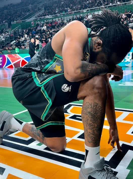 广东队战胜新疆男篮，稳坐篮球巅峰