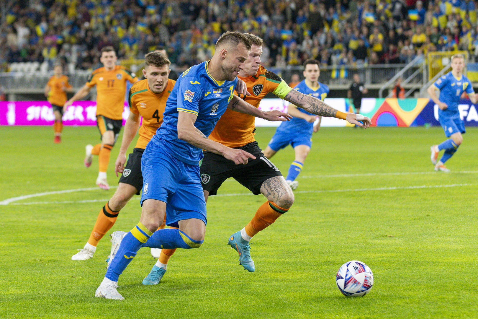 欧预赛精彩继续，球场上紧张刺激