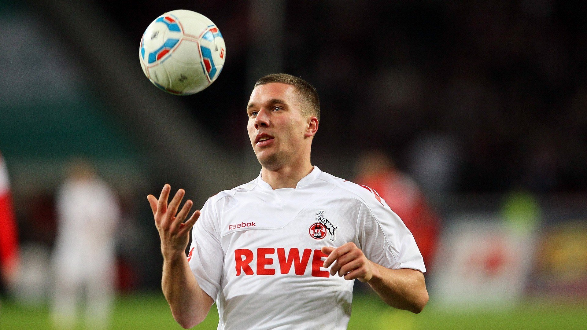 瑞士铁壁横扫美国,阿什拉夫攻防一体闪耀世界杯舞台