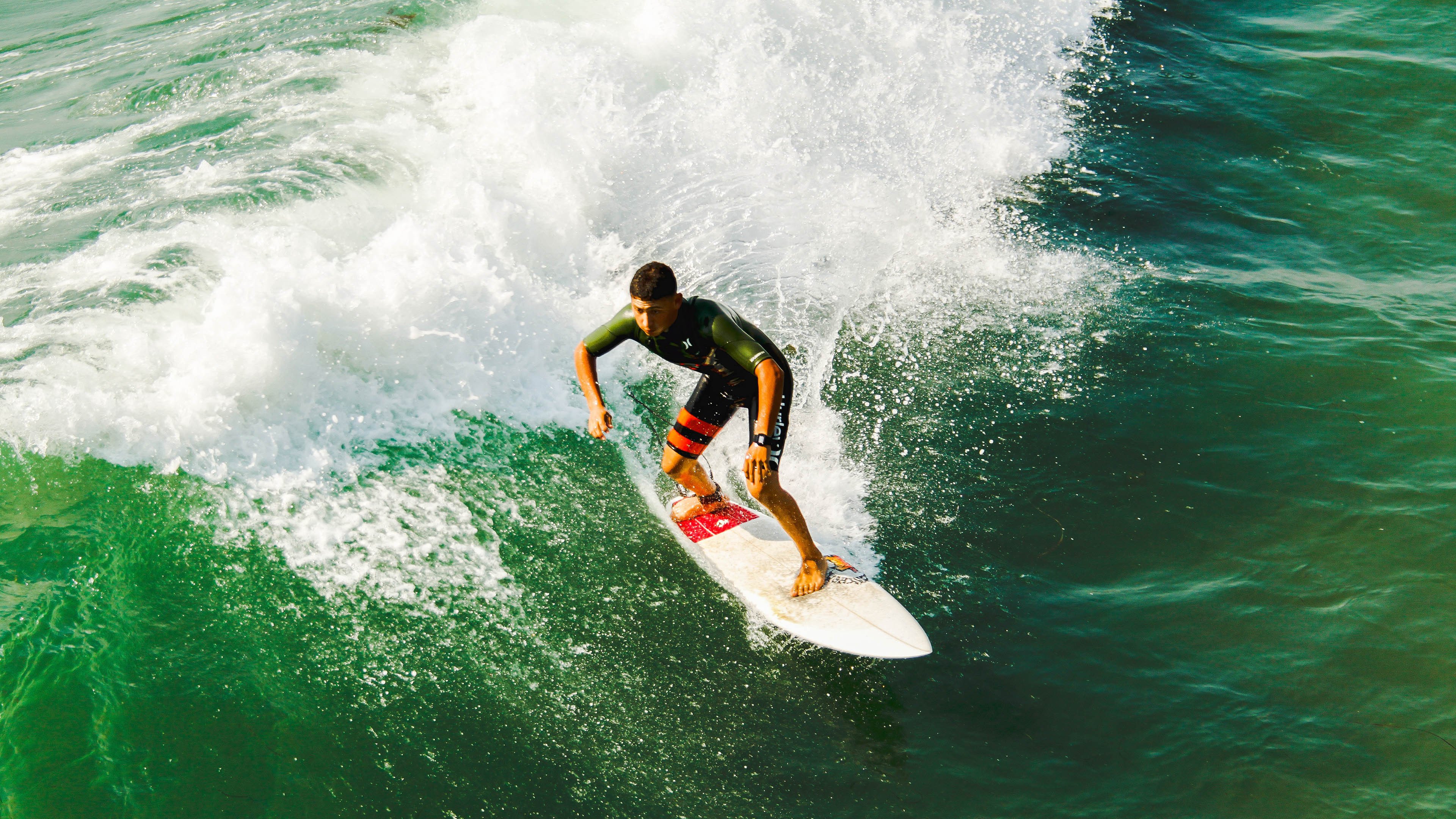 卡塞米罗压力下完成爆发，佛罗伦萨强压安哥拉—一场战术与意志的较量